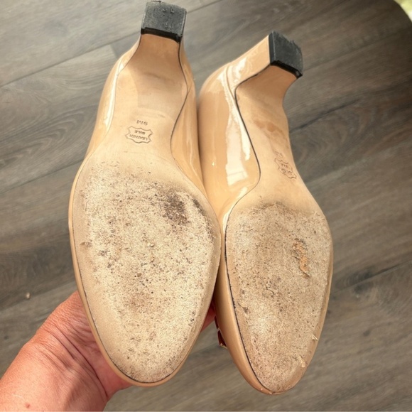 Tory Burch pumps with gold emblem - Picture 4 of 5